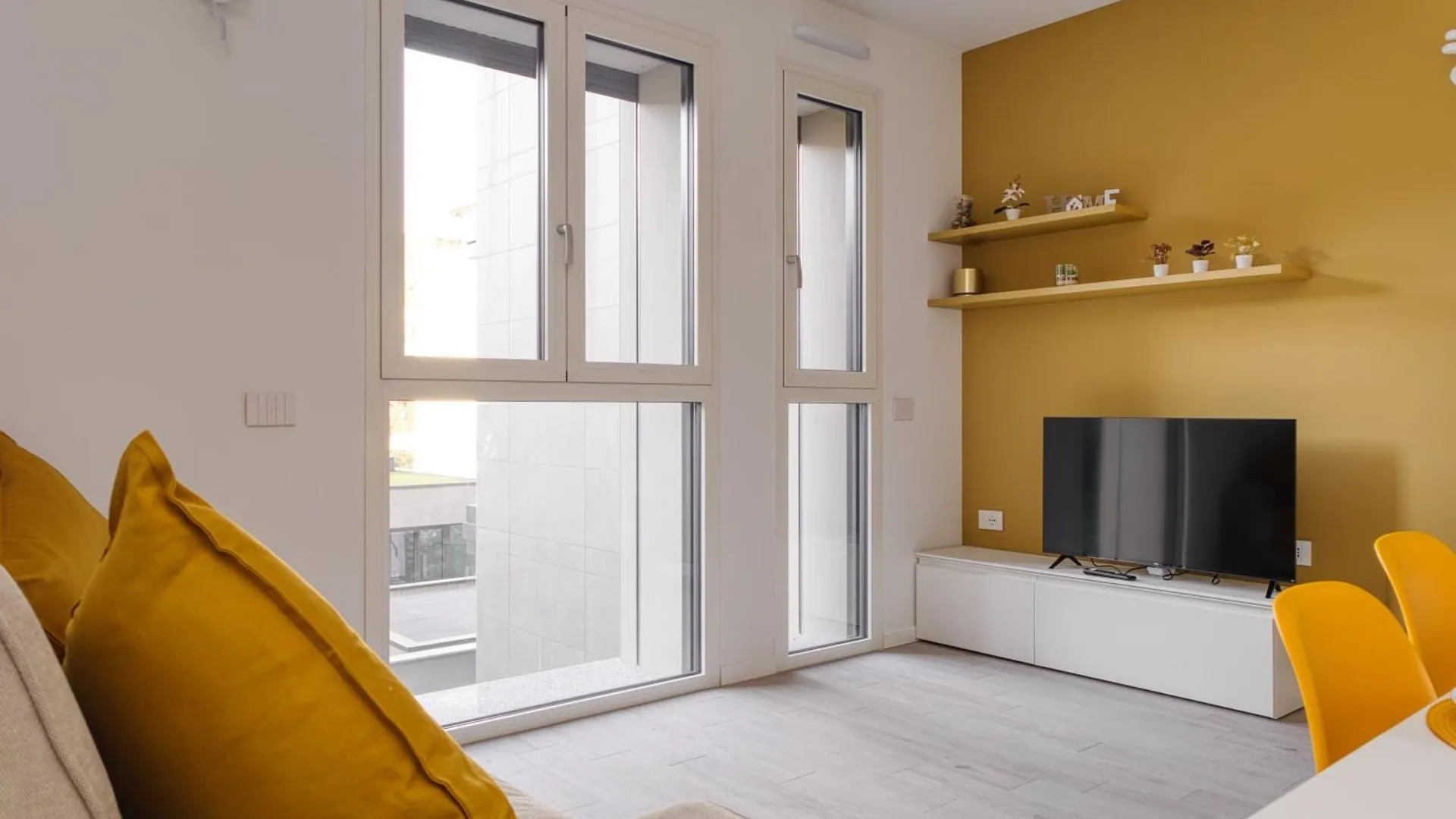 Apartment Yellow Suite In Financial District 4 Pax Milan