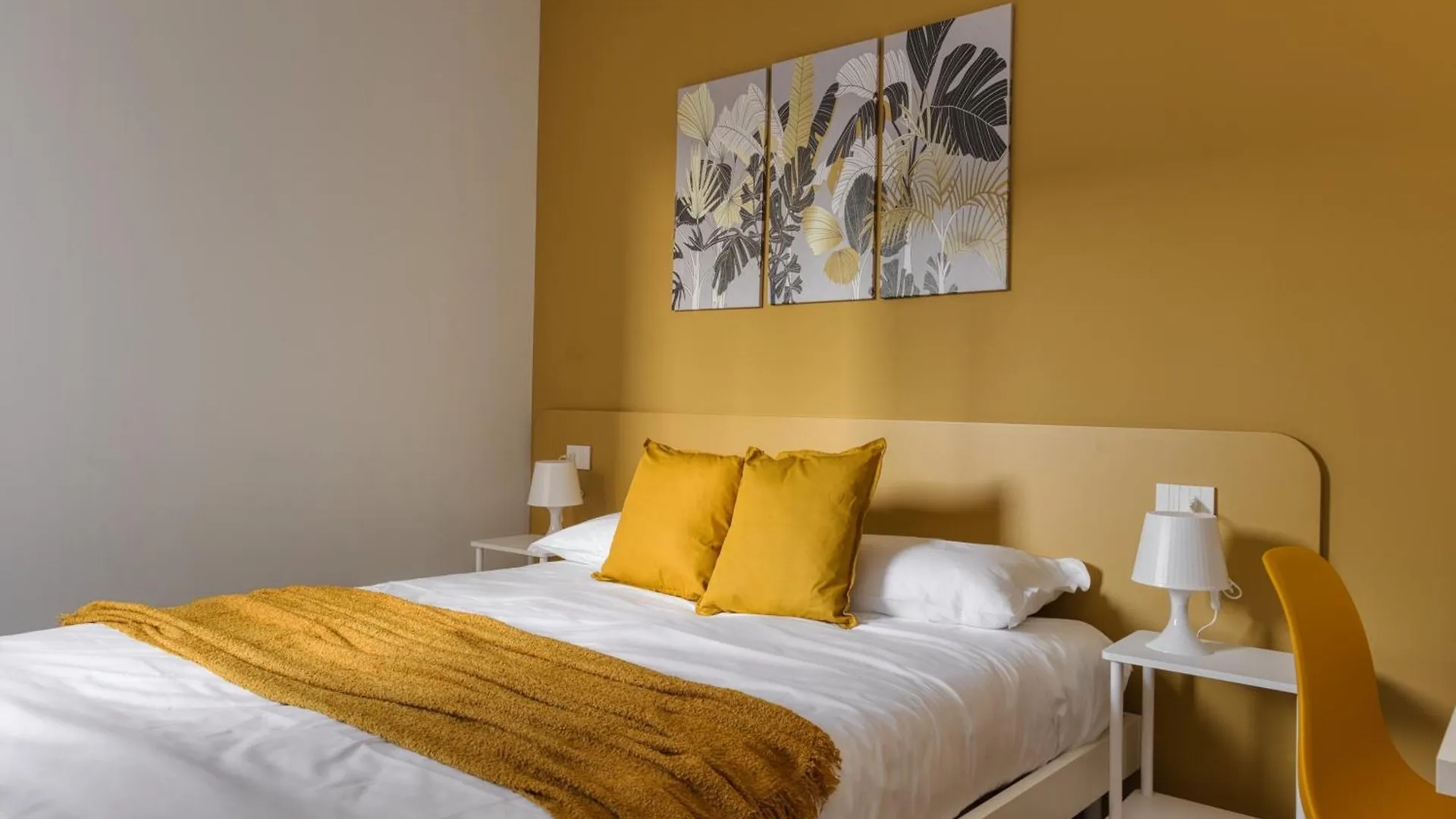 Yellow Suite In Financial District 4 Pax Milan 0*,  Italy