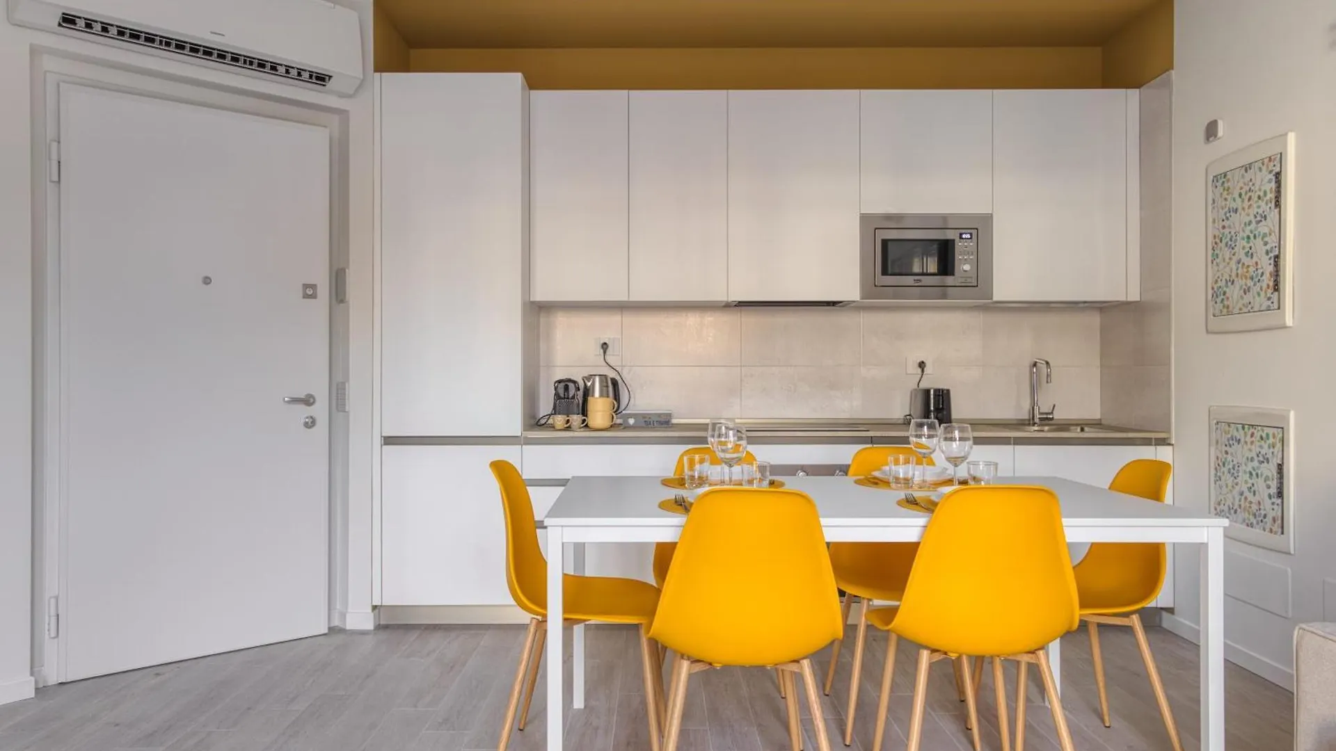 Apartment Yellow Suite In Financial District 4 Pax Milan Italy