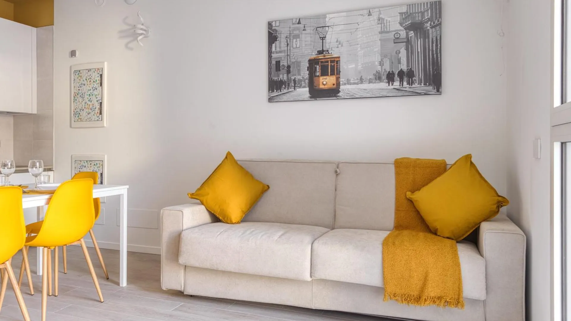 Apartment Yellow Suite In Financial District 4 Pax Milan
