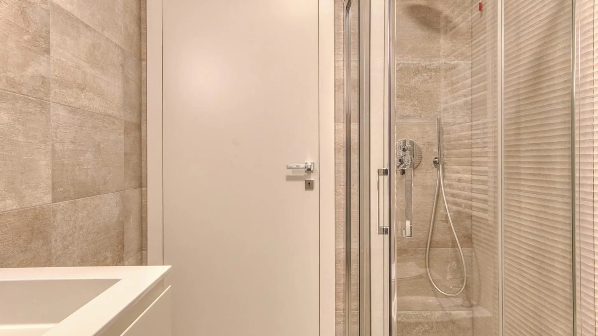 Apartment Yellow Suite In Financial District 4 Pax Milan
